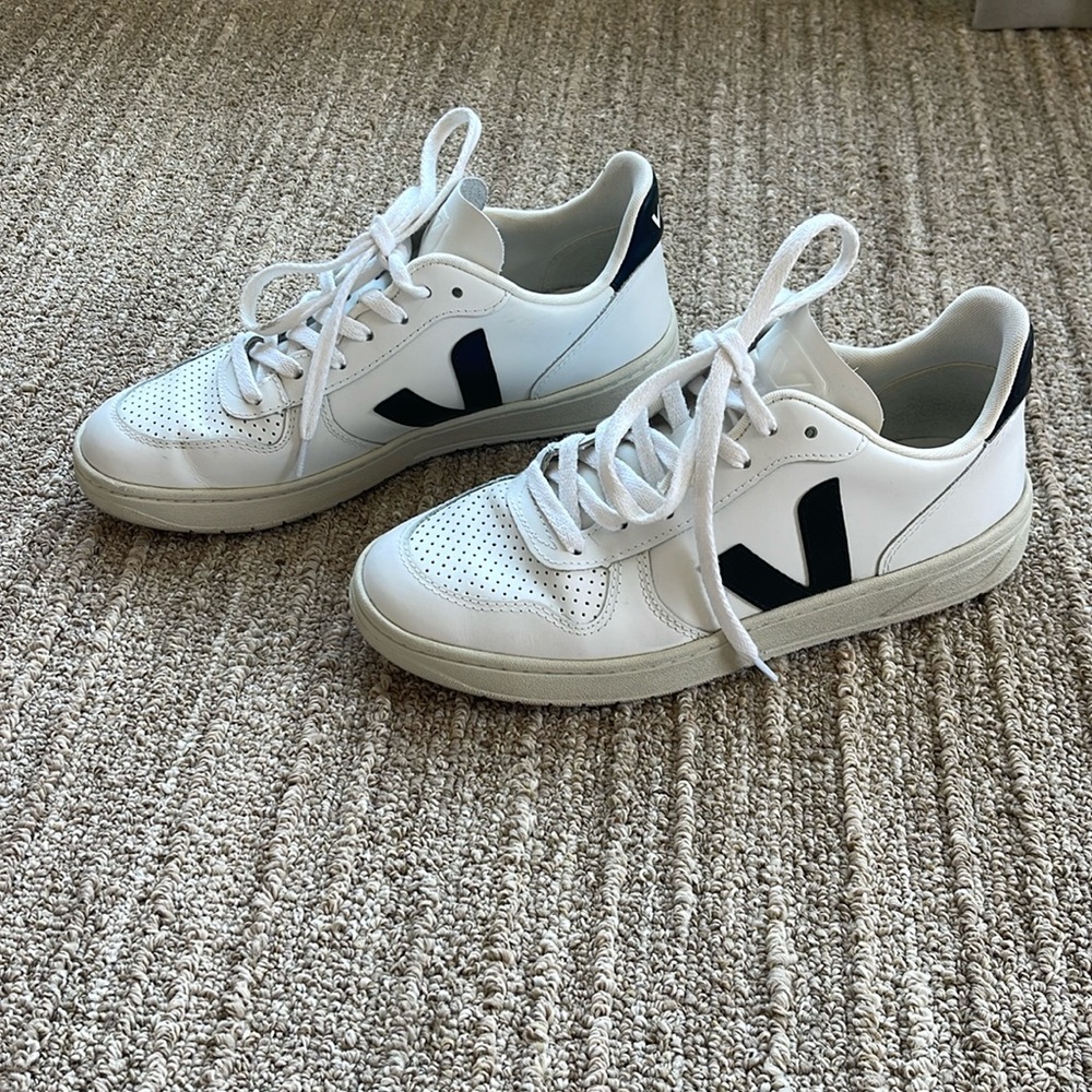 Veja V-10 Lace Up Sneakers (size 40)